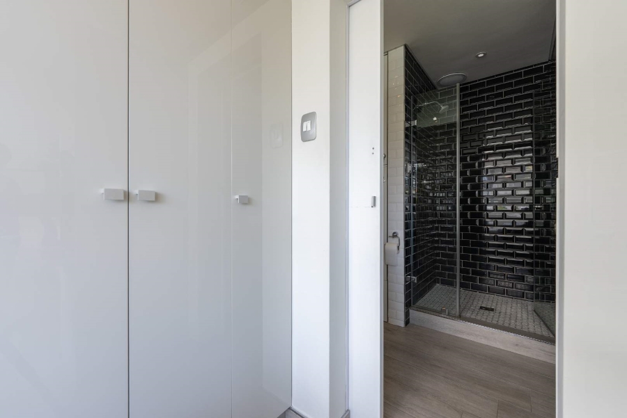 To Let 1 Bedroom Property for Rent in Sea Point Western Cape